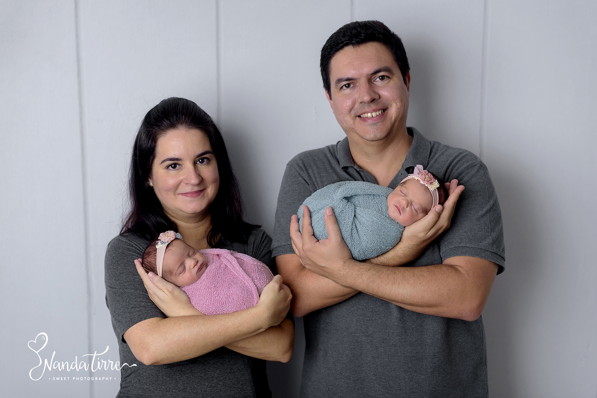 newborn-bebê-baby-fotografia-fotógrafo-foto-book-ensaio-fotográfico-estúdio-nanda-tirre-photo-maternidade-perinatal-cssj-mãe-pai-grávida-gravidez-gestante-gestação-rio-de-janeiro-rj-parto-amamentação-photography-photographer-RJ-recém-nascido-irmãos-gêmeos
