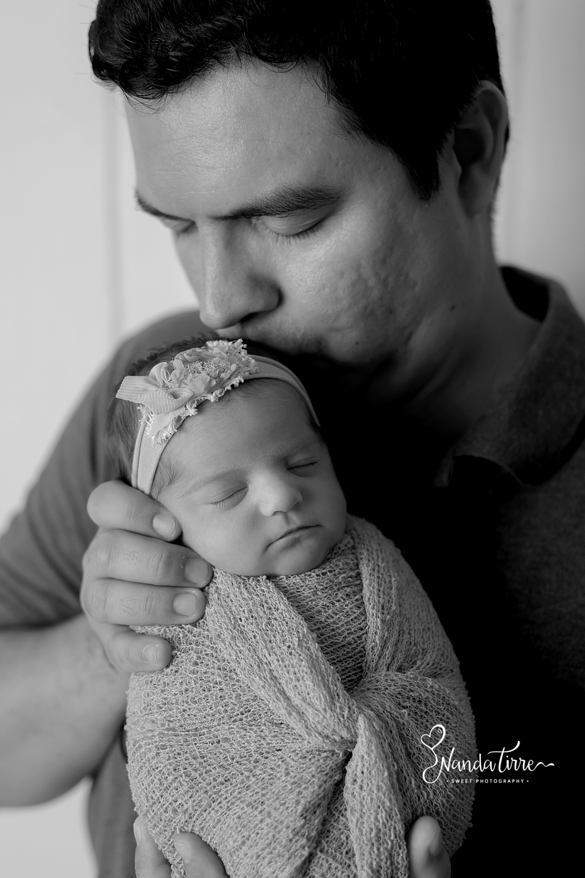 newborn-bebê-baby-fotografia-fotógrafo-foto-book-ensaio-fotográfico-estúdio-nanda-tirre-photo-maternidade-perinatal-cssj-mãe-pai-grávida-gravidez-gestante-gestação-rio-de-janeiro-rj-parto-amamentação-photography-photographer-RJ-recém-nascido-irmãos-gêmeos