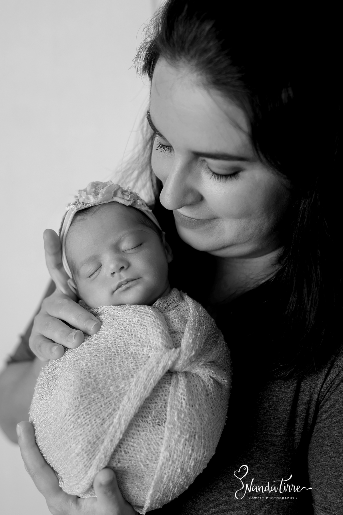 newborn-bebê-baby-fotografia-fotógrafo-foto-book-ensaio-fotográfico-estúdio-nanda-tirre-photo-maternidade-perinatal-cssj-mãe-pai-grávida-gravidez-gestante-gestação-rio-de-janeiro-rj-parto-amamentação-photography-photographer-RJ-recém-nascido-irmãos-gêmeos