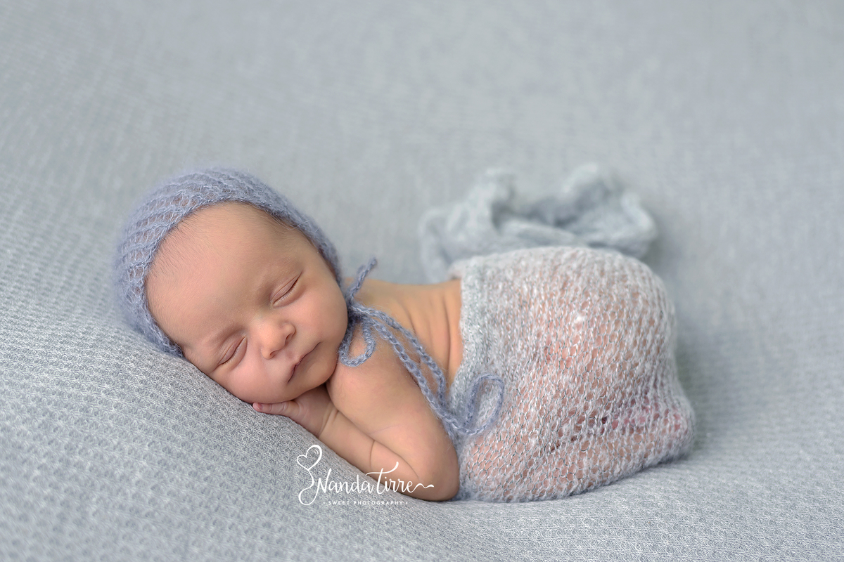 newborn-bebê-baby-fotografia-fotógrafo-foto-book-ensaio-fotográfico-estúdio-nanda-tirre-photo-maternidade-perinatal-cssj-mãe-pai-grávida-gravidez-gestante-gestação-rio-de-janeiro-rj-parto-amamentação-photography-photographer-RJ-recém-nascido-rio-recem