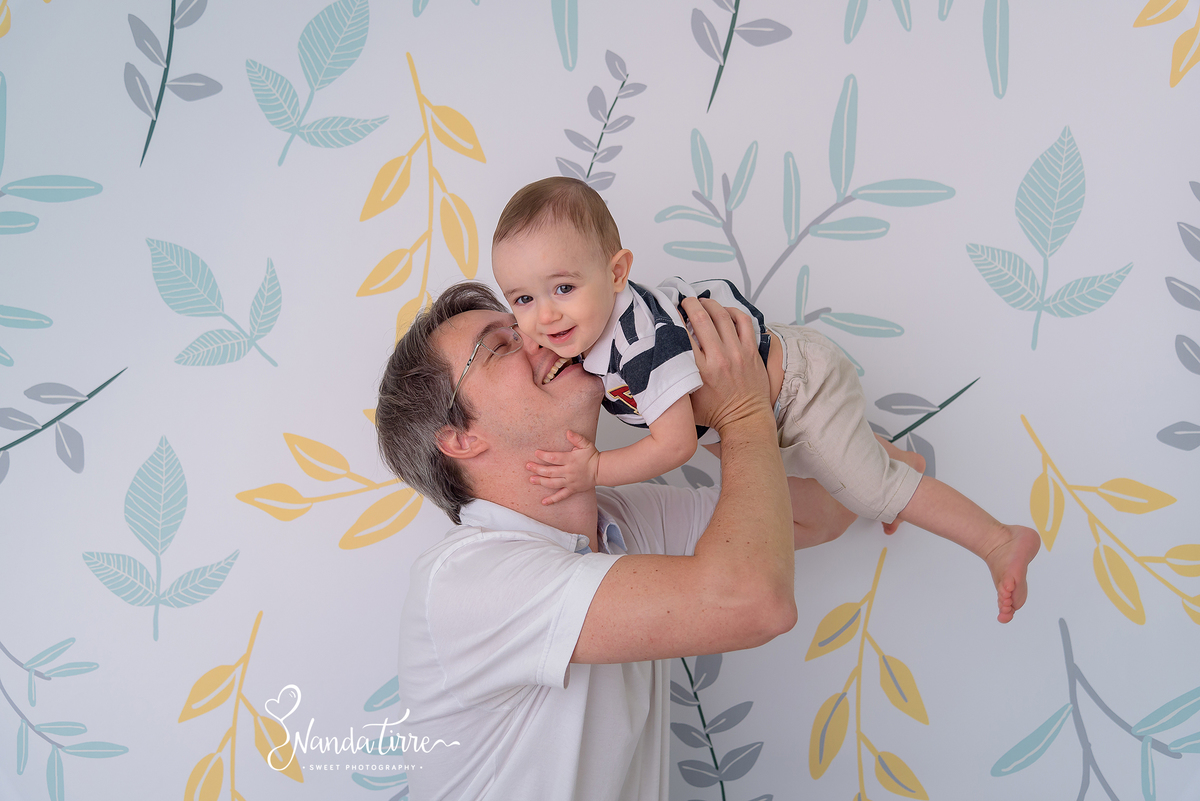 bebê-baby-fotografia-fotógrafo-foto-book-ensaio-fotográfico-estúdio-nanda-tirre-photo-criança-cake-smash-the-primeiro-aniversário-aninho-festa-mãe-pai-rio-de-janeiro-rj-doce-bolo-photography-photographer-RJ-um-1-parabéns-bagunça-sessão-splash-banho-comer