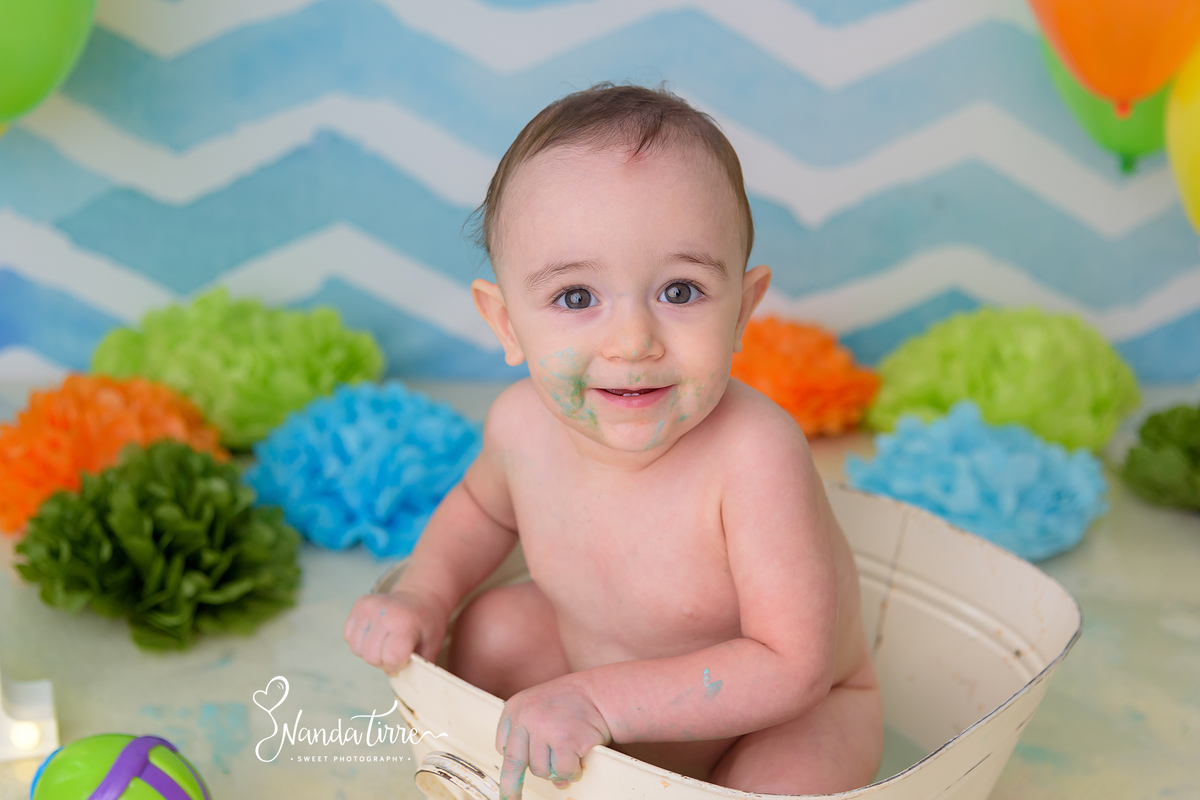 bebê-baby-fotografia-fotógrafo-foto-book-ensaio-fotográfico-estúdio-nanda-tirre-photo-criança-cake-smash-the-primeiro-aniversário-aninho-festa-mãe-pai-rio-de-janeiro-rj-doce-bolo-photography-photographer-RJ-um-1-parabéns-bagunça-sessão-splash-banho-comer