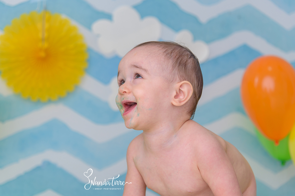 bebê-baby-fotografia-fotógrafo-foto-book-ensaio-fotográfico-estúdio-nanda-tirre-photo-criança-cake-smash-the-primeiro-aniversário-aninho-festa-mãe-pai-rio-de-janeiro-rj-doce-bolo-photography-photographer-RJ-um-1-parabéns-bagunça-sessão-splash-banho-comer