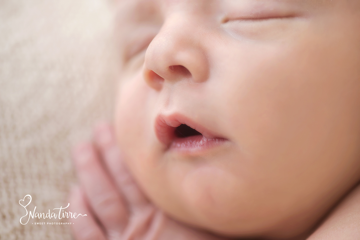 newborn-bebê-baby-fotografia-fotógrafo-book-ensaio-fotográfico-estúdio-nanda-tirre-photo-maternidade-perinatal-cssj-mãe-pai-grávida-gravidez-gestante-gestação-rio-de-janeiro-rj-parto-amamentação-photography-photographer-RJ-recém-nascido-isabela-freitas