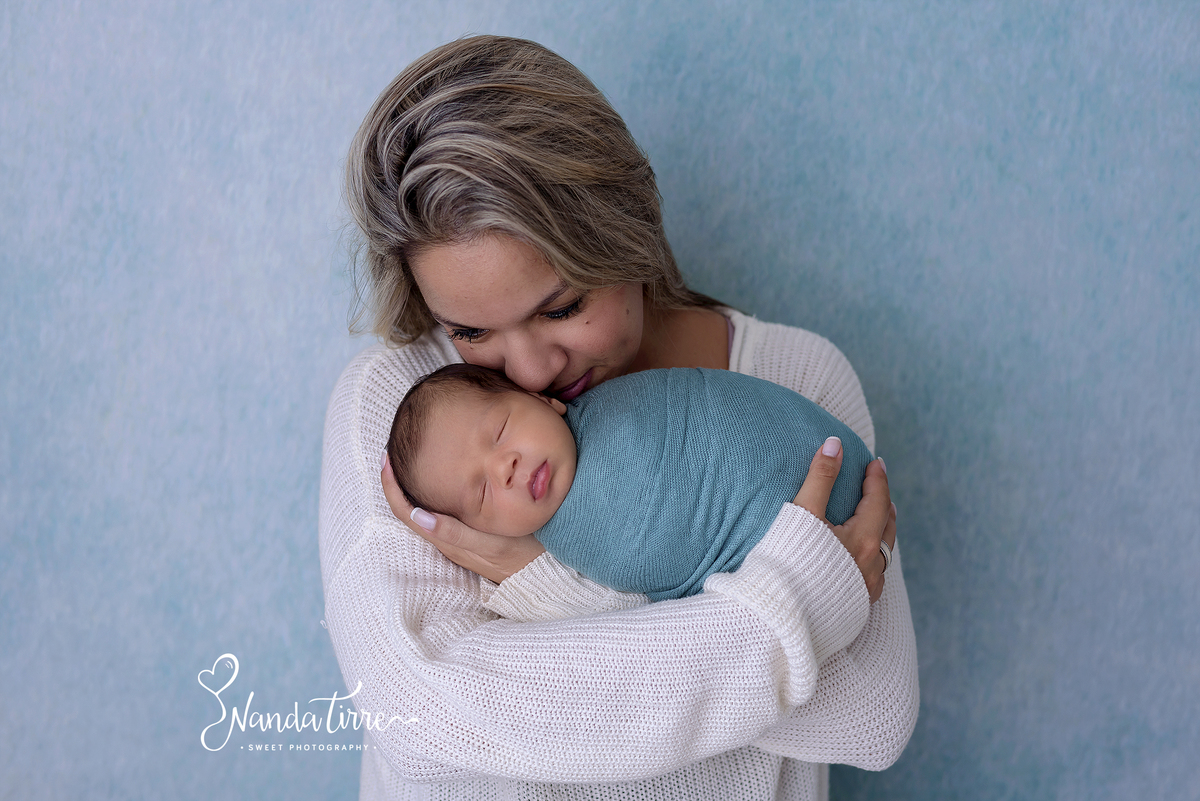 newborn-bebê-baby-fotografia-fotógrafo-foto-book-ensaio-fotográfico-estúdio-nanda-tirre-maternidade-perinatal-mãe-pai-grávida-gravidez-gestante-gestação-rio-de-janeiro-rj-parto-amamentação-RJ-recém-nascido-rio-recem-barra-da-tijuca-nascimento-fotos-nascer