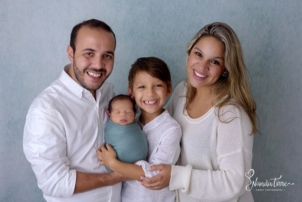newborn-bebê-baby-fotografia-fotógrafo-foto-book-ensaio-fotográfico-estúdio-nanda-tirre-maternidade-perinatal-mãe-pai-grávida-gravidez-gestante-gestação-rio-de-janeiro-rj-parto-amamentação-RJ-recém-nascido-rio-recem-barra-da-tijuca-nascimento-fotos-nascer