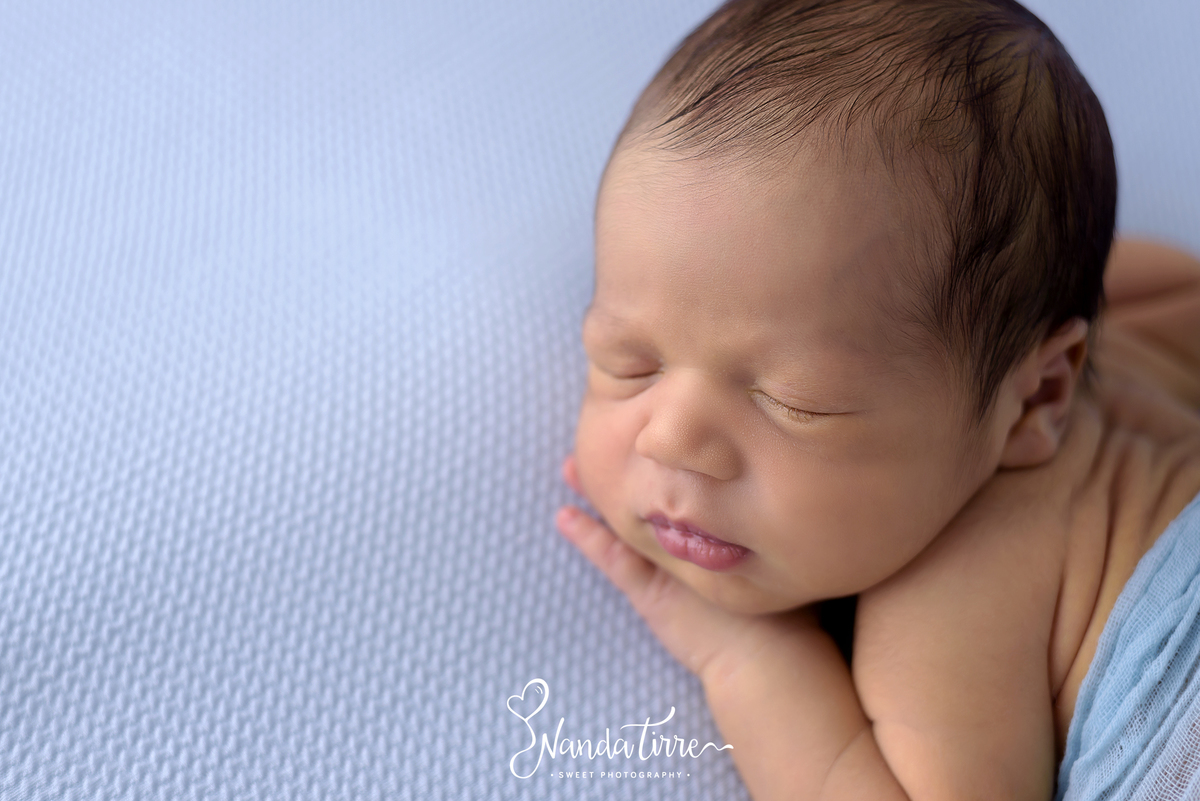 newborn-bebê-baby-fotografia-fotógrafo-foto-book-ensaio-fotográfico-estúdio-nanda-tirre-maternidade-perinatal-mãe-pai-grávida-gravidez-gestante-gestação-rio-de-janeiro-rj-parto-amamentação-RJ-recém-nascido-rio-recem-barra-da-tijuca-nascimento-fotos-nascer