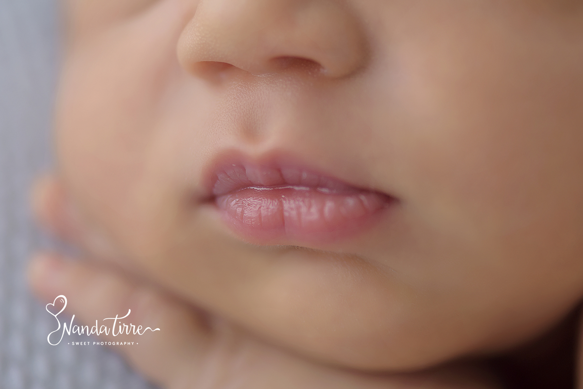 newborn-bebê-baby-fotografia-fotógrafo-foto-book-ensaio-fotográfico-estúdio-nanda-tirre-maternidade-perinatal-mãe-pai-grávida-gravidez-gestante-gestação-rio-de-janeiro-rj-parto-amamentação-RJ-recém-nascido-rio-recem-barra-da-tijuca-nascimento-fotos-nascer