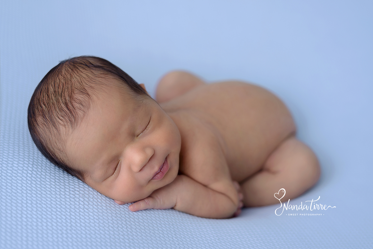 newborn-bebê-baby-fotografia-fotógrafo-foto-book-ensaio-fotográfico-estúdio-nanda-tirre-maternidade-perinatal-mãe-pai-grávida-gravidez-gestante-gestação-rio-de-janeiro-rj-parto-amamentação-RJ-recém-nascido-rio-recem-barra-da-tijuca-nascimento-fotos-nascer