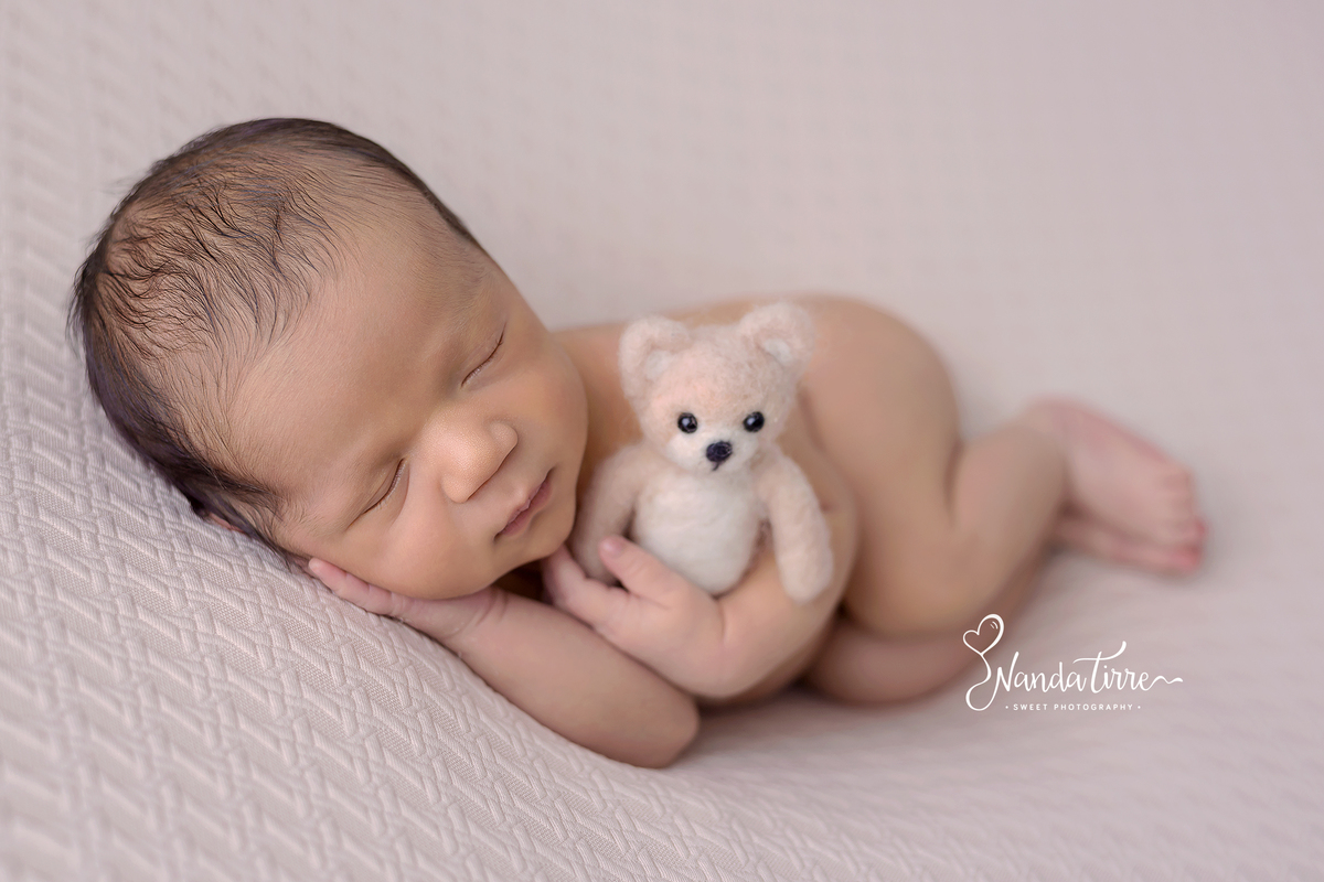 newborn-bebê-baby-fotografia-fotógrafo-foto-book-ensaio-fotográfico-estúdio-nanda-tirre-maternidade-perinatal-mãe-pai-grávida-gravidez-gestante-gestação-rio-de-janeiro-rj-parto-amamentação-RJ-recém-nascido-rio-recem-barra-da-tijuca-nascimento-fotos-nascer