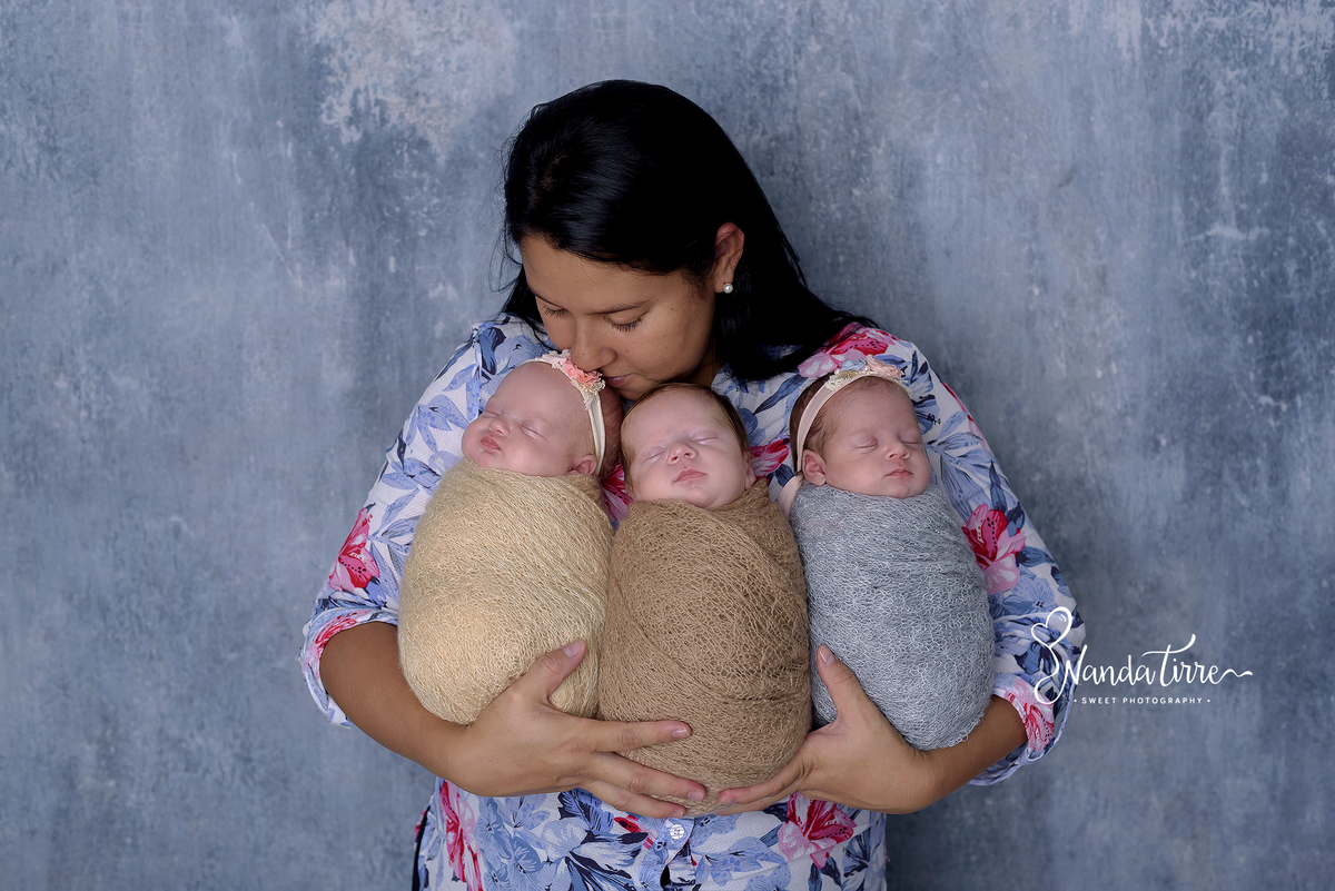 newborn-bebê-baby-fotografia-fotógrafo-foto-book-ensaio-fotográfico-estúdio-nanda-tirre-maternidade-perinatal-mãe-pai-grávida-gravidez-gestante-gestação-rio-de-janeiro-rj-parto-RJ-recém-nascido-rio-recem-barra-da-tijuca-nascimento-fotos-trigemeos-gemeos
