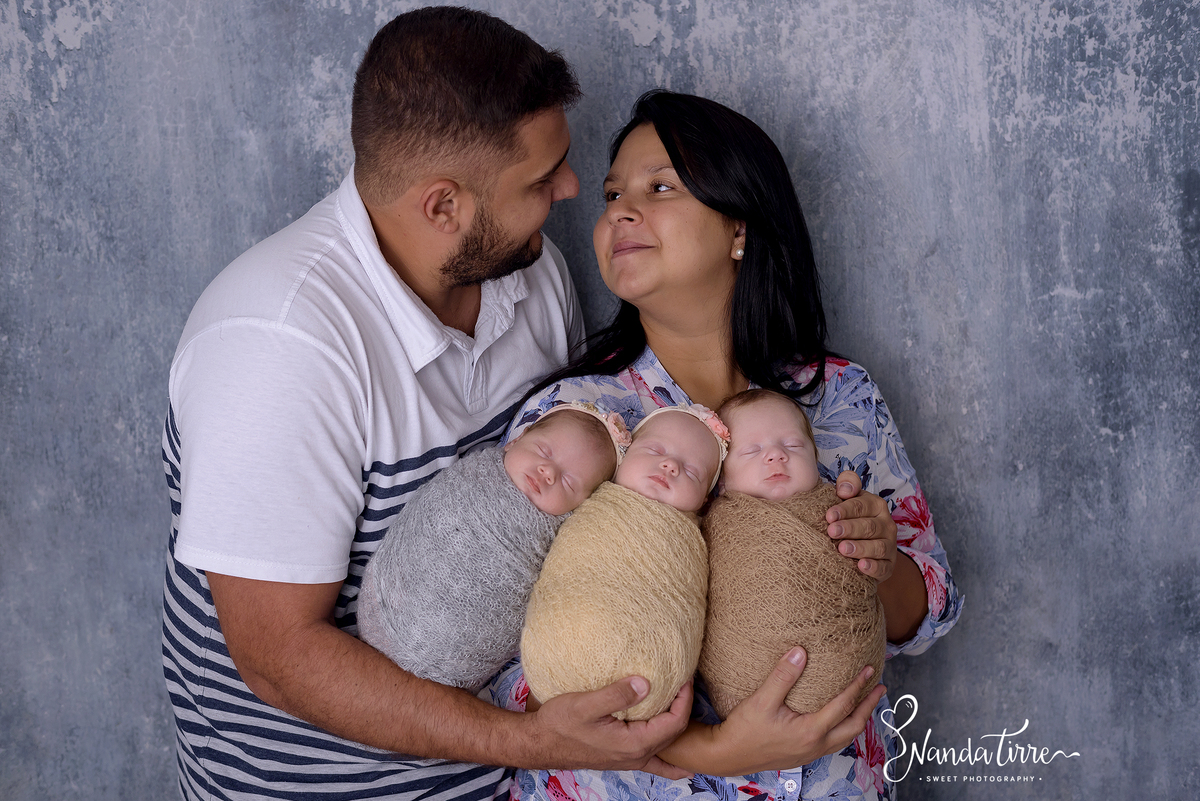 newborn-bebê-baby-fotografia-fotógrafo-foto-book-ensaio-fotográfico-estúdio-nanda-tirre-maternidade-perinatal-mãe-pai-grávida-gravidez-gestante-gestação-rio-de-janeiro-rj-parto-RJ-recém-nascido-rio-recem-barra-da-tijuca-nascimento-fotos-trigemeos-gemeos