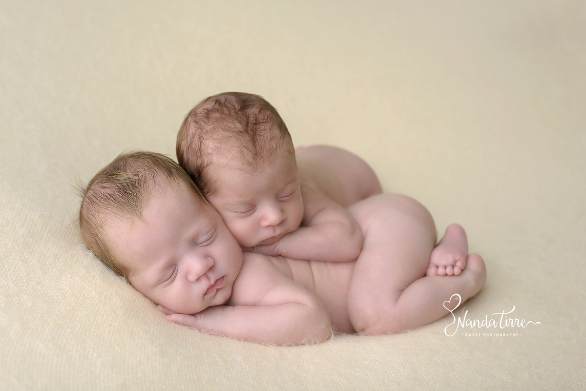 newborn-bebê-baby-fotografia-fotógrafo-foto-book-ensaio-fotográfico-estúdio-nanda-tirre-maternidade-perinatal-mãe-pai-grávida-gravidez-gestante-gestação-rio-de-janeiro-rj-parto-RJ-recém-nascido-rio-recem-barra-da-tijuca-nascimento-fotos-trigemeos-gemeos
