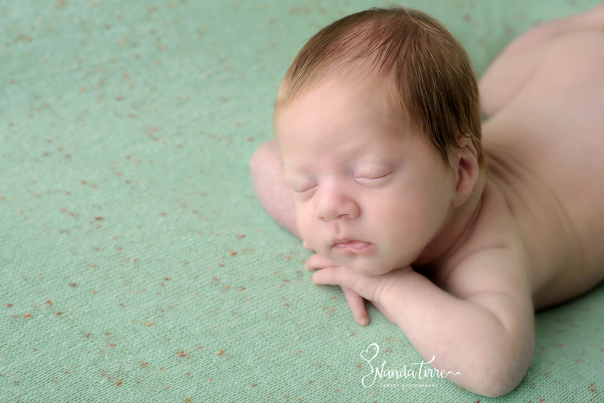 newborn-bebê-baby-fotografia-fotógrafo-foto-book-ensaio-fotográfico-estúdio-nanda-tirre-maternidade-perinatal-mãe-pai-grávida-gravidez-gestante-gestação-rio-de-janeiro-rj-parto-RJ-recém-nascido-rio-recem-barra-da-tijuca-nascimento-fotos-trigemeos-gemeos