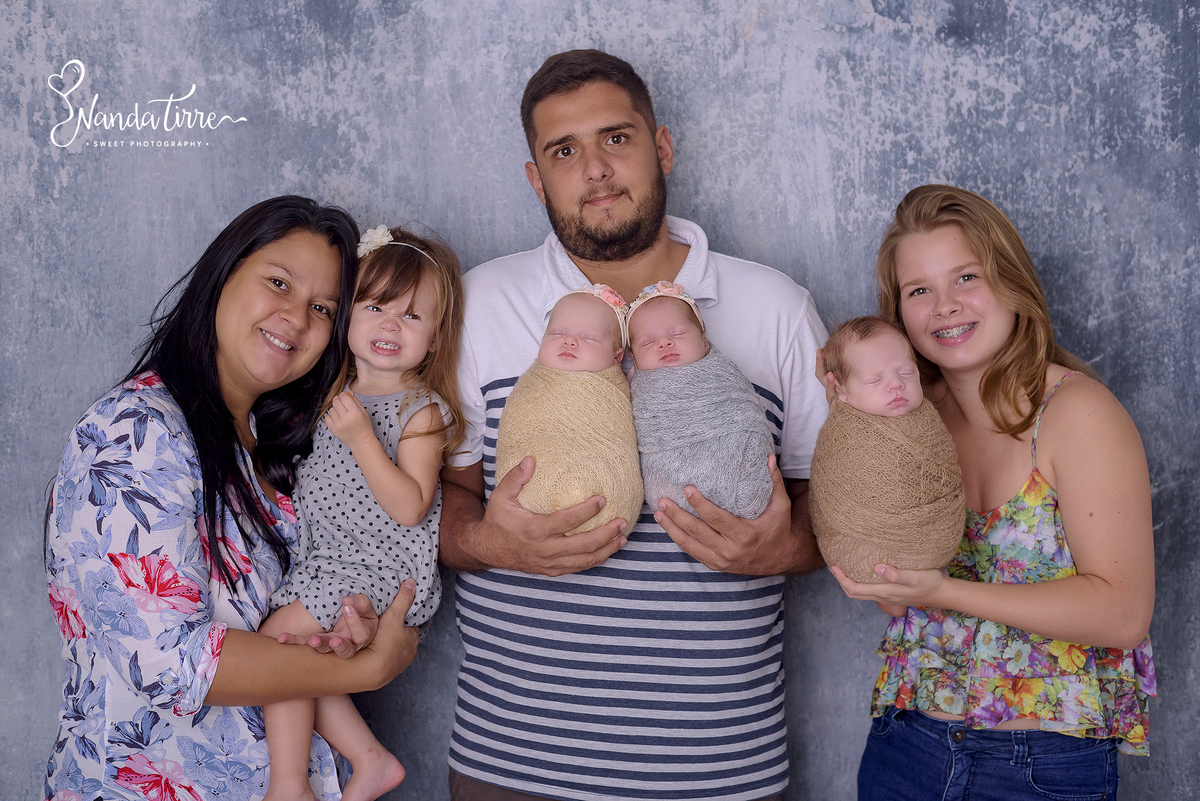 newborn-bebê-baby-fotografia-fotógrafo-foto-book-ensaio-fotográfico-estúdio-nanda-tirre-maternidade-perinatal-mãe-pai-grávida-gravidez-gestante-gestação-rio-de-janeiro-rj-parto-RJ-recém-nascido-rio-recem-barra-da-tijuca-nascimento-fotos-trigemeos-gemeos