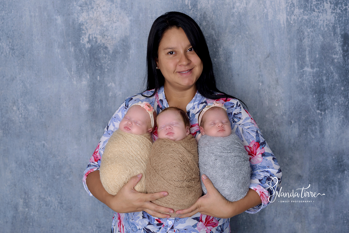 newborn-bebê-baby-fotografia-fotógrafo-foto-book-ensaio-fotográfico-estúdio-nanda-tirre-maternidade-perinatal-mãe-pai-grávida-gravidez-gestante-gestação-rio-de-janeiro-rj-parto-RJ-recém-nascido-rio-recem-barra-da-tijuca-nascimento-fotos-trigemeos-gemeos