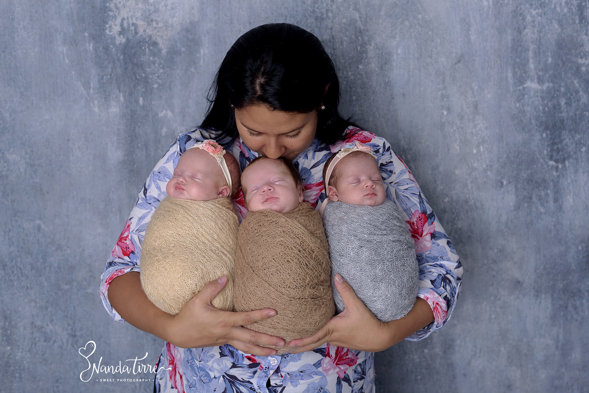 newborn-bebê-baby-fotografia-fotógrafo-foto-book-ensaio-fotográfico-estúdio-nanda-tirre-maternidade-perinatal-mãe-pai-grávida-gravidez-gestante-gestação-rio-de-janeiro-rj-parto-RJ-recém-nascido-rio-recem-barra-da-tijuca-nascimento-fotos-trigemeos-gemeos