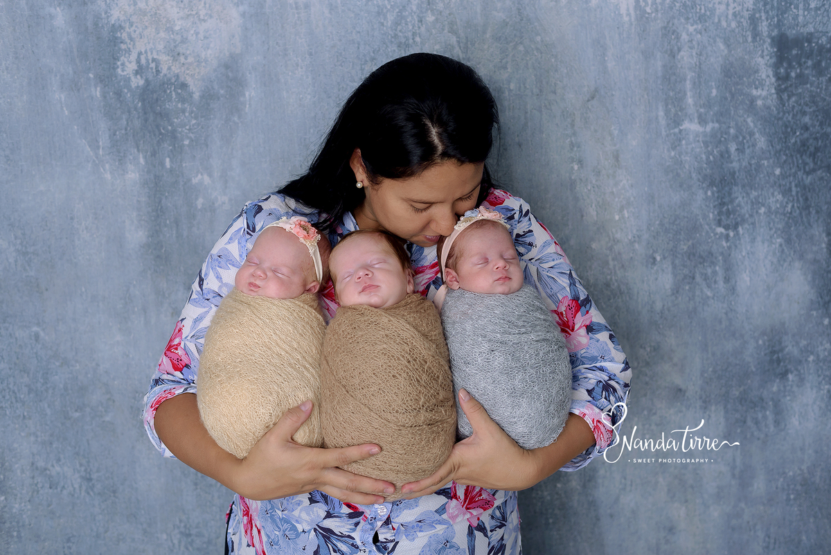 newborn-bebê-baby-fotografia-fotógrafo-foto-book-ensaio-fotográfico-estúdio-nanda-tirre-maternidade-perinatal-mãe-pai-grávida-gravidez-gestante-gestação-rio-de-janeiro-rj-parto-RJ-recém-nascido-rio-recem-barra-da-tijuca-nascimento-fotos-trigemeos-gemeos
