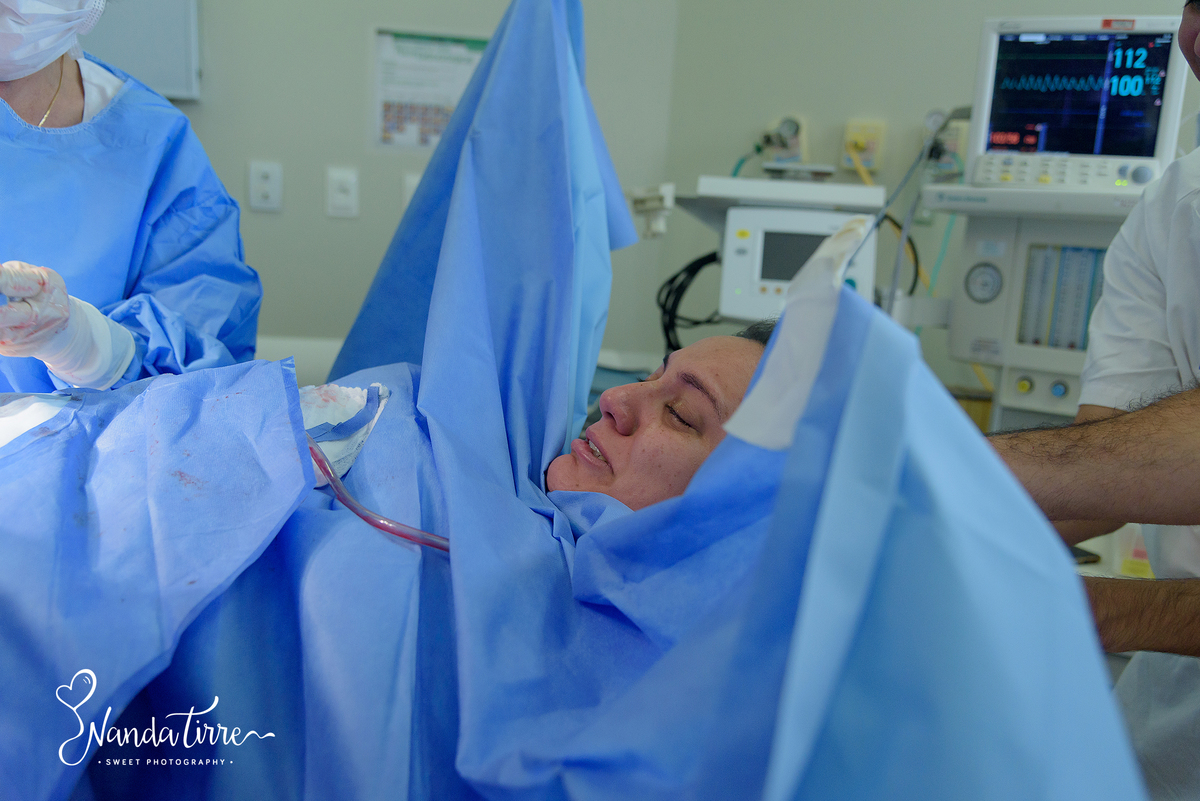 newborn-recem-nascido-bebê-baby-fotografia-fotógrafo-foto-book-ensaio-fotográfico-estúdio-nanda-tirre-photo-maternidade-perinatal-cssj-mãe-pai-grávida-gravidez-gestante-gestação-rio-de-janeiro-rj-parto-amamentação-photography-RJ-normal-cesárea-nascimento