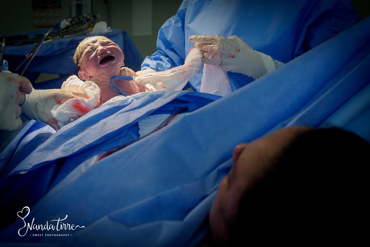 newborn-recem-nascido-bebê-baby-fotografia-fotógrafo-foto-book-ensaio-fotográfico-estúdio-nanda-tirre-photo-maternidade-perinatal-cssj-mãe-pai-grávida-gravidez-gestante-gestação-rio-de-janeiro-rj-parto-amamentação-photography-RJ-normal-cesárea-nascimento