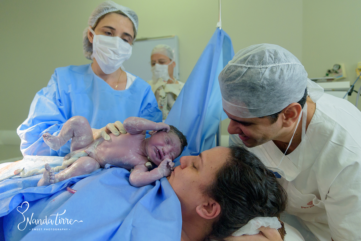 newborn-recem-nascido-bebê-baby-fotografia-fotógrafo-foto-book-ensaio-fotográfico-estúdio-nanda-tirre-photo-maternidade-perinatal-cssj-mãe-pai-grávida-gravidez-gestante-gestação-rio-de-janeiro-rj-parto-amamentação-photography-RJ-normal-cesárea-nascimento