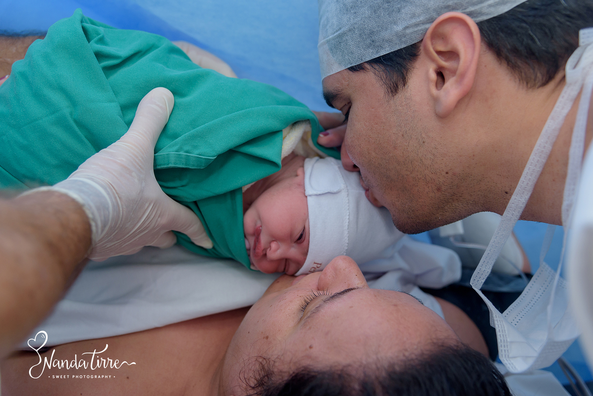 newborn-recem-nascido-bebê-baby-fotografia-fotógrafo-foto-book-ensaio-fotográfico-estúdio-nanda-tirre-photo-maternidade-perinatal-cssj-mãe-pai-grávida-gravidez-gestante-gestação-rio-de-janeiro-rj-parto-amamentação-photography-RJ-normal-cesárea-nascimento