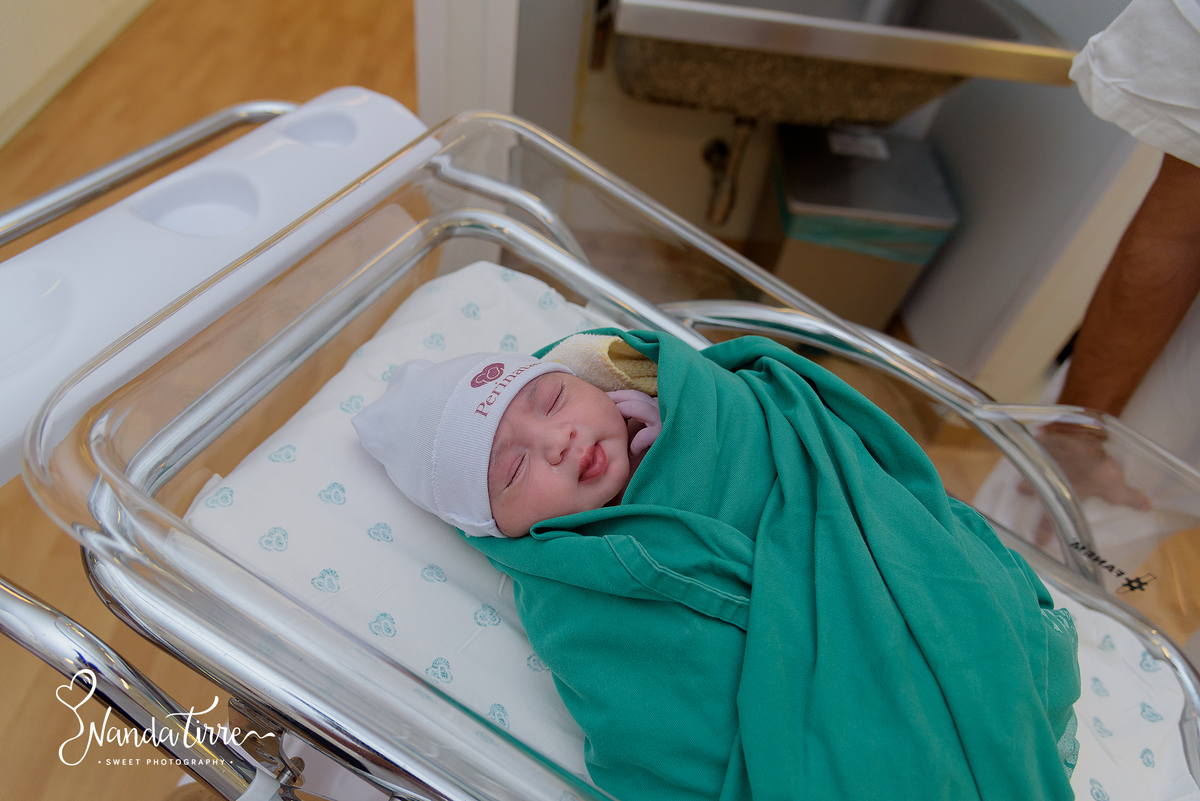 newborn-recem-nascido-bebê-baby-fotografia-fotógrafo-foto-book-ensaio-fotográfico-estúdio-nanda-tirre-photo-maternidade-perinatal-cssj-mãe-pai-grávida-gravidez-gestante-gestação-rio-de-janeiro-rj-parto-amamentação-photography-RJ-normal-cesárea-nascimento