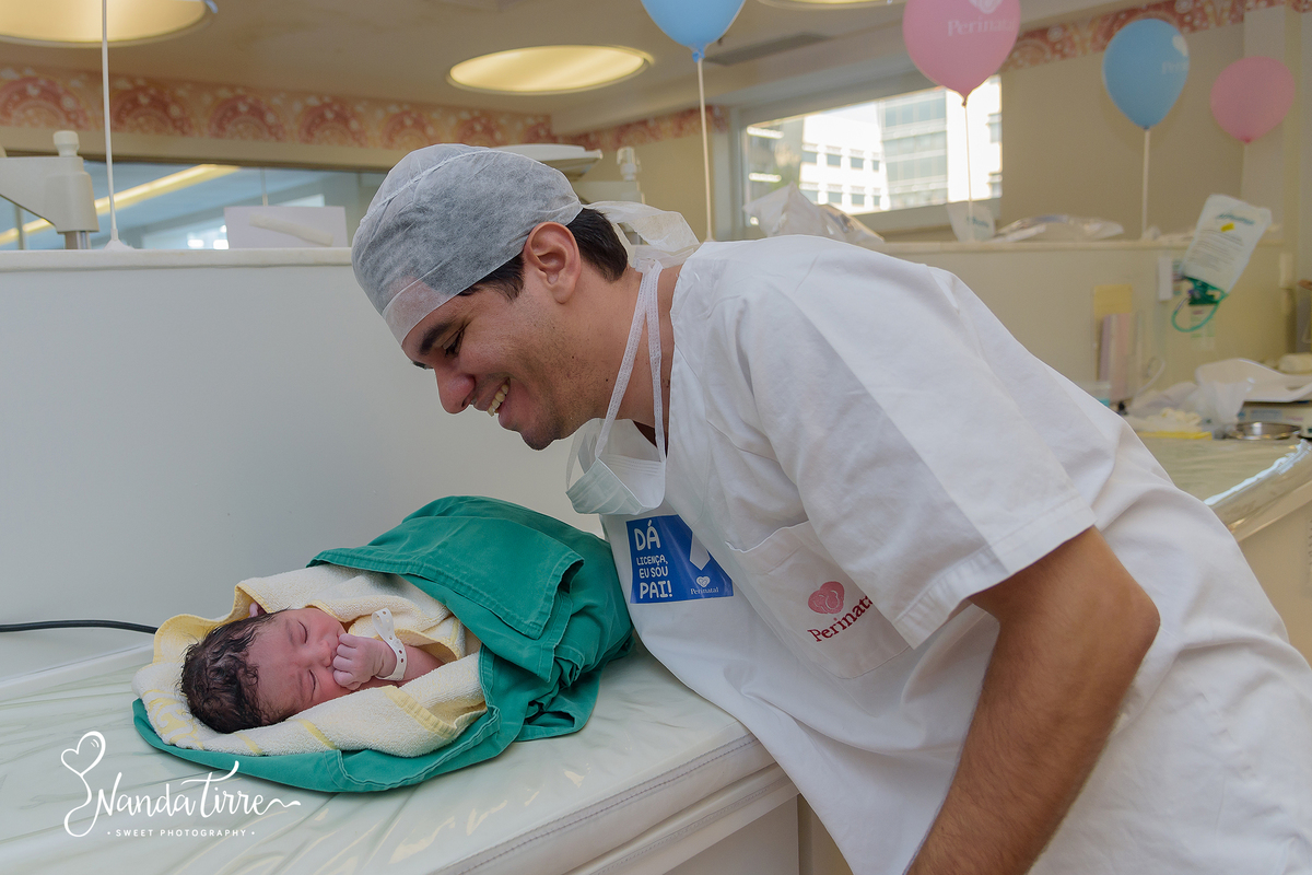 newborn-recem-nascido-bebê-baby-fotografia-fotógrafo-foto-book-ensaio-fotográfico-estúdio-nanda-tirre-photo-maternidade-perinatal-cssj-mãe-pai-grávida-gravidez-gestante-gestação-rio-de-janeiro-rj-parto-amamentação-photography-RJ-normal-cesárea-nascimento