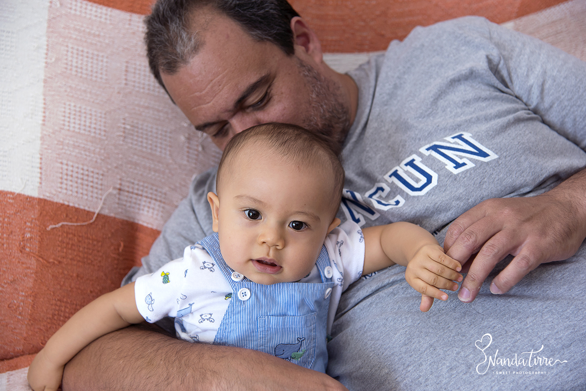 bebê-baby-fotografia-fotógrafo-foto-book-ensaio-fotográfico-estúdio-nanda-tirre-photo-acompanhamento-mãe-pai-rio-de-janeiro-rj-lifestyle-photography-photographer-RJ-criança-família-kids-infância-infantil-mês-meses-fotógrafa-fotos-sessão-crescimento-casa