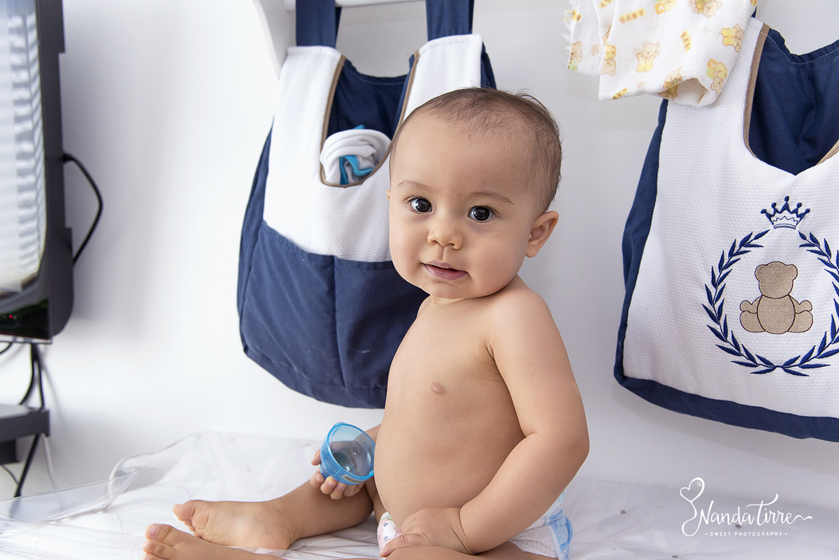 bebê-baby-fotografia-fotógrafo-foto-book-ensaio-fotográfico-estúdio-nanda-tirre-photo-acompanhamento-mãe-pai-rio-de-janeiro-rj-lifestyle-photography-photographer-RJ-criança-família-kids-infância-infantil-mês-meses-fotógrafa-fotos-sessão-crescimento-casa