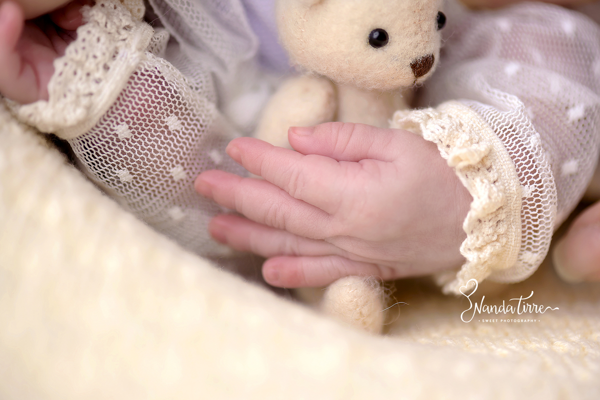 newborn-bebê-baby-fotografia-fotógrafo-foto-book-ensaio-fotográfico-estúdio-nanda-tirre-maternidade-perinatal-mãe-pai-grávida-gravidez-gestante-gestação-rio-de-janeiro-rj-parto-amamentação-RJ-recém-nascido-rio-recem-barra-da-tijuca-nascimento-fotos-nascer