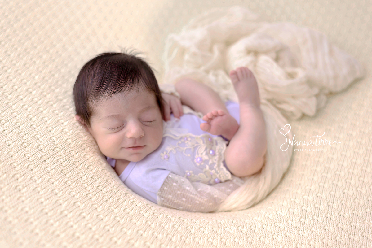 newborn-bebê-baby-fotografia-fotógrafo-foto-book-ensaio-fotográfico-estúdio-nanda-tirre-maternidade-perinatal-mãe-pai-grávida-gravidez-gestante-gestação-rio-de-janeiro-rj-parto-amamentação-RJ-recém-nascido-rio-recem-barra-da-tijuca-nascimento-fotos-nascer