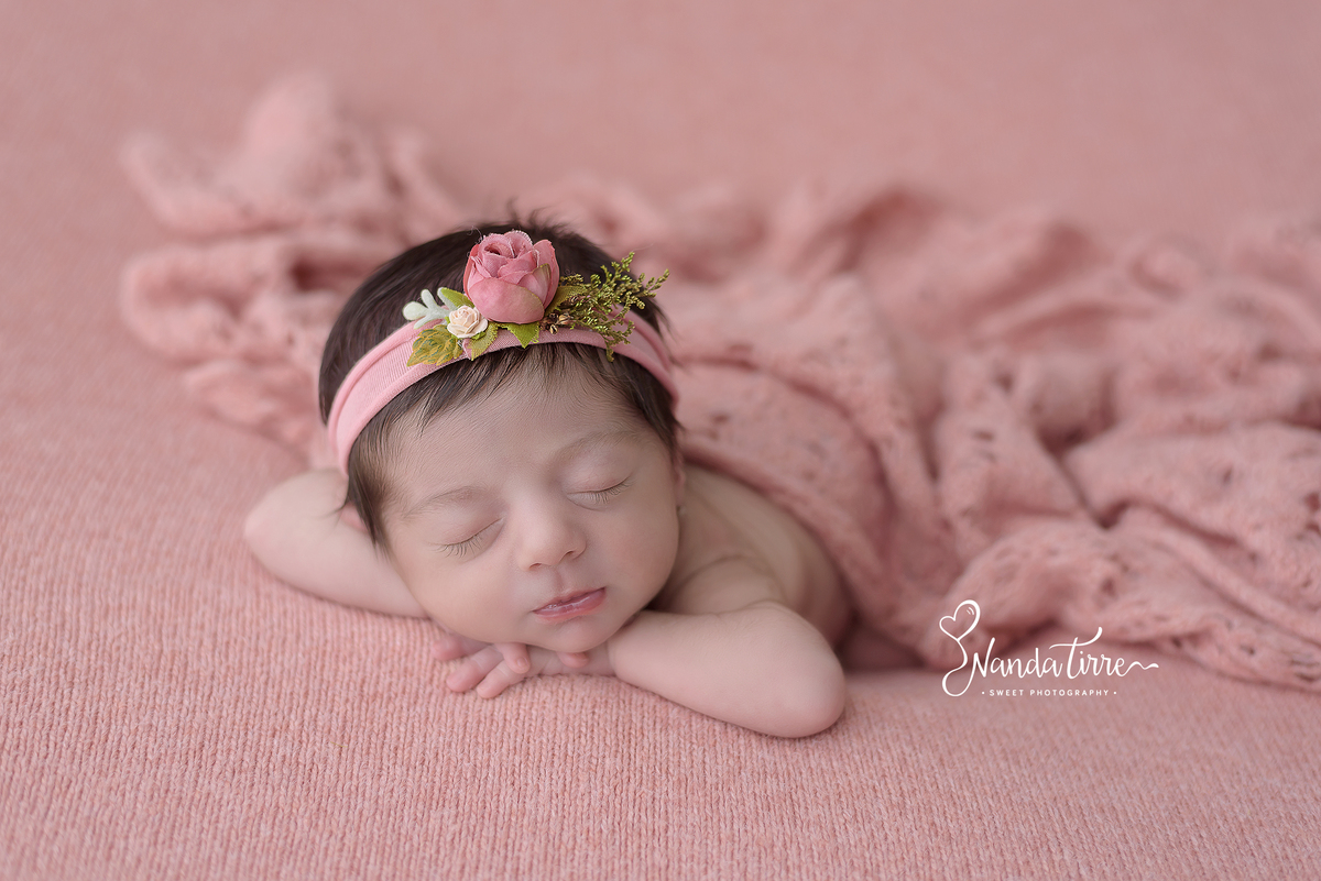 newborn-bebê-baby-fotografia-fotógrafo-foto-book-ensaio-fotográfico-estúdio-nanda-tirre-maternidade-perinatal-mãe-pai-grávida-gravidez-gestante-gestação-rio-de-janeiro-rj-parto-amamentação-RJ-recém-nascido-rio-recem-barra-da-tijuca-nascimento-fotos-nascer