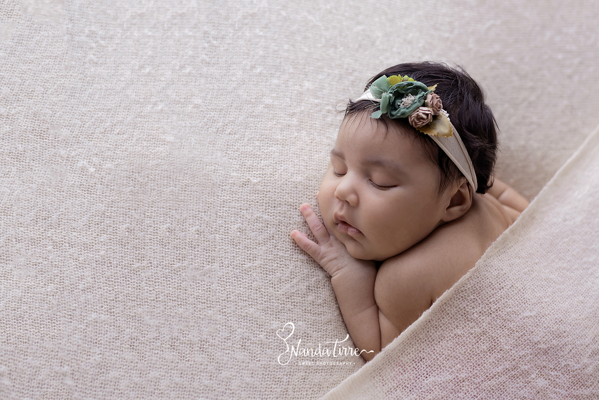 newborn-bebê-baby-fotografia-fotógrafo-foto-book-ensaio-fotográfico-estúdio-nanda-tirre-maternidade-perinatal-mãe-pai-grávida-gravidez-gestante-gestação-rio-de-janeiro-rj-parto-amamentação-RJ-recém-nascido-rio-recem-barra-da-tijuca-nascimento-fotos-nascer