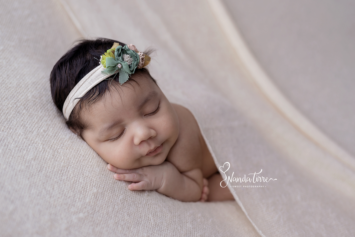 newborn-bebê-baby-fotografia-fotógrafo-foto-book-ensaio-fotográfico-estúdio-nanda-tirre-maternidade-perinatal-mãe-pai-grávida-gravidez-gestante-gestação-rio-de-janeiro-rj-parto-amamentação-RJ-recém-nascido-rio-recem-barra-da-tijuca-nascimento-fotos-nascer