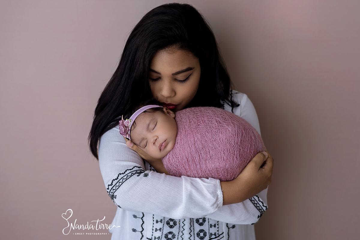 newborn-bebê-baby-fotografia-fotógrafo-foto-book-ensaio-fotográfico-estúdio-nanda-tirre-maternidade-perinatal-mãe-pai-grávida-gravidez-gestante-gestação-rio-de-janeiro-rj-parto-amamentação-RJ-recém-nascido-rio-recem-barra-da-tijuca-nascimento-fotos-nascer