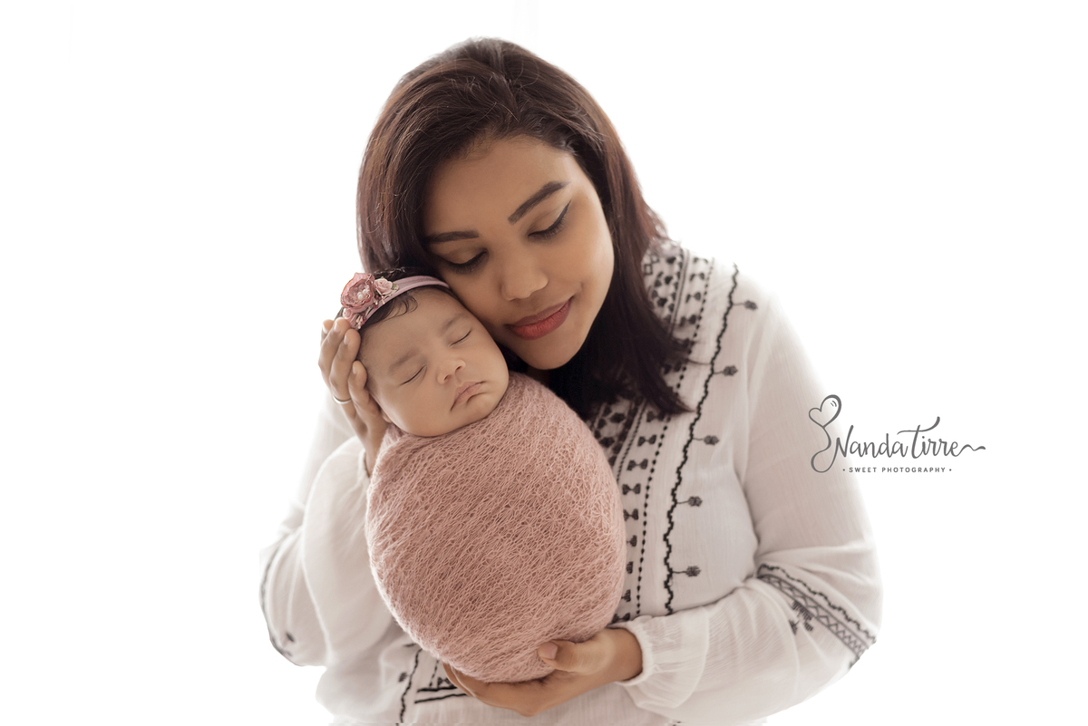 newborn-bebê-baby-fotografia-fotógrafo-foto-book-ensaio-fotográfico-estúdio-nanda-tirre-maternidade-perinatal-mãe-pai-grávida-gravidez-gestante-gestação-rio-de-janeiro-rj-parto-amamentação-RJ-recém-nascido-rio-recem-barra-da-tijuca-nascimento-fotos-nascer