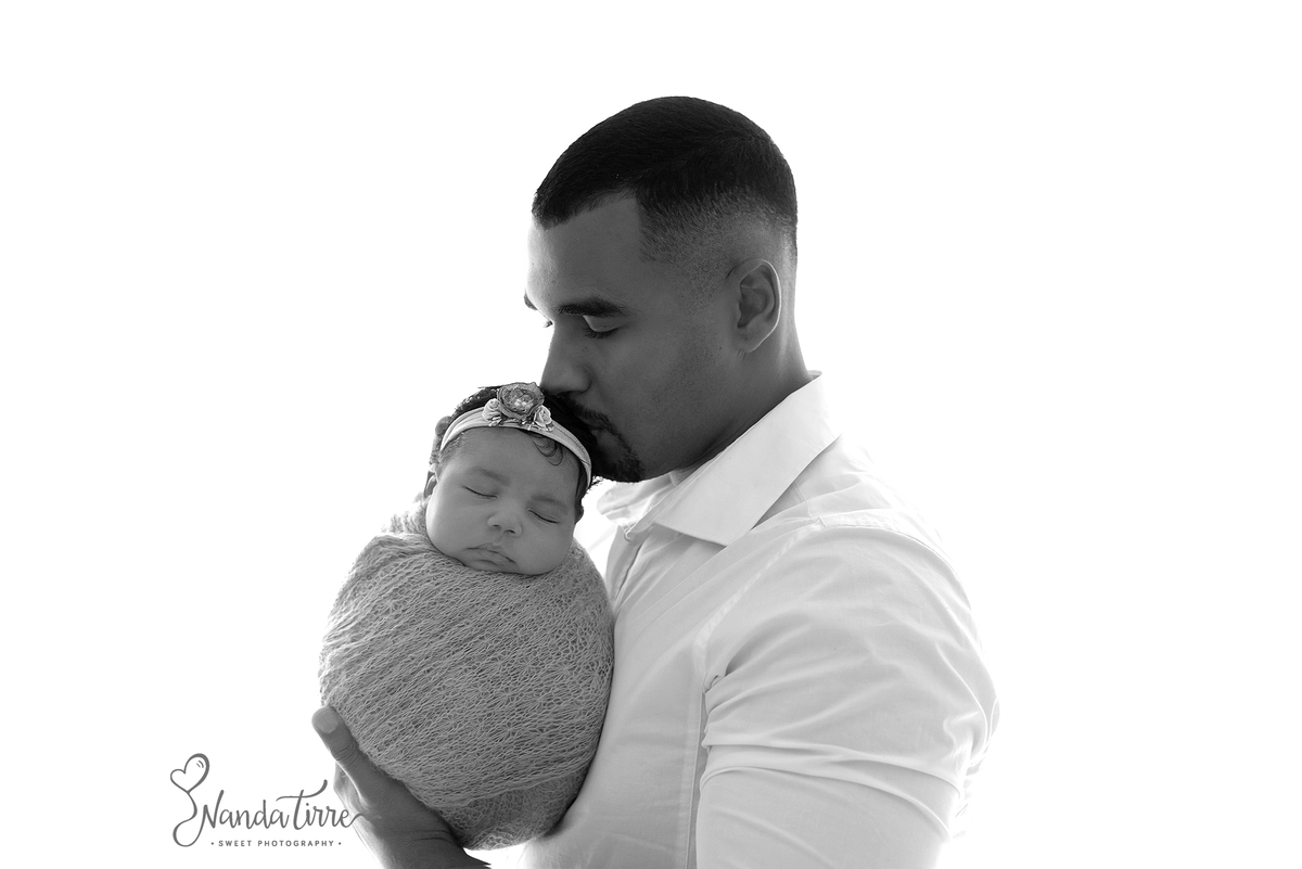 newborn-bebê-baby-fotografia-fotógrafo-foto-book-ensaio-fotográfico-estúdio-nanda-tirre-maternidade-perinatal-mãe-pai-grávida-gravidez-gestante-gestação-rio-de-janeiro-rj-parto-amamentação-RJ-recém-nascido-rio-recem-barra-da-tijuca-nascimento-fotos-nascer