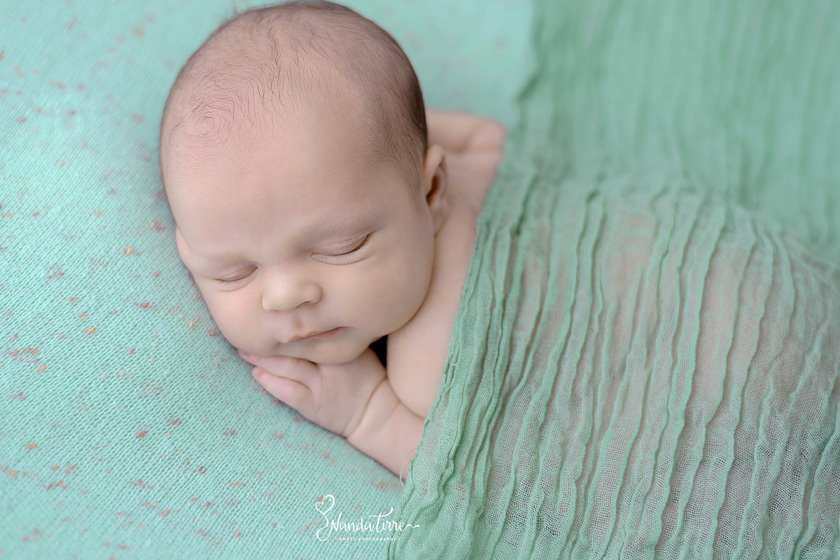 newborn-bebê-baby-fotografia-fotógrafo-foto-book-ensaio-fotográfico-estúdio-nanda-tirre-photo-maternidade-perinatal-cssj-mãe-pai-grávida-gravidez-gestante-gestação-rio-de-janeiro-rj-parto-amamentação-photography-photographer-RJ-recém-nascido-rio-recem