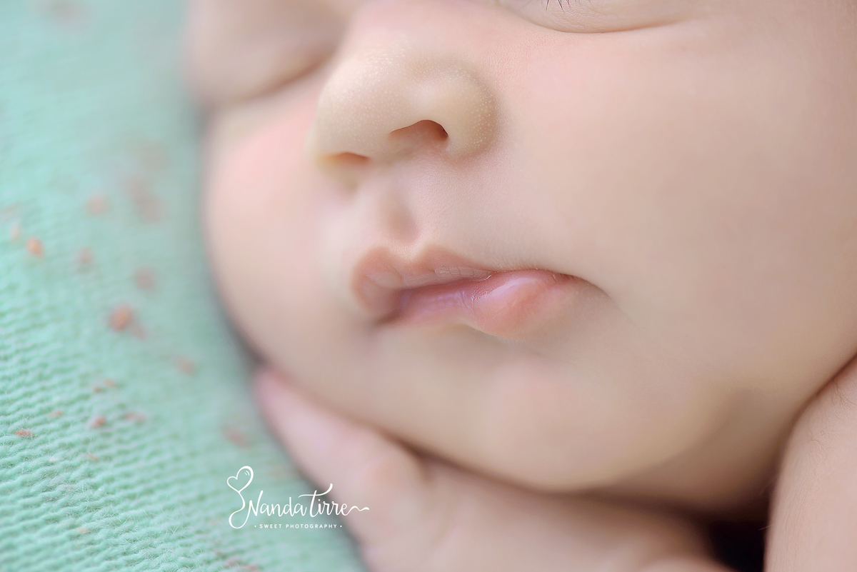 newborn-bebê-baby-fotografia-fotógrafo-foto-book-ensaio-fotográfico-estúdio-nanda-tirre-photo-maternidade-perinatal-cssj-mãe-pai-grávida-gravidez-gestante-gestação-rio-de-janeiro-rj-parto-amamentação-photography-photographer-RJ-recém-nascido-rio-recem