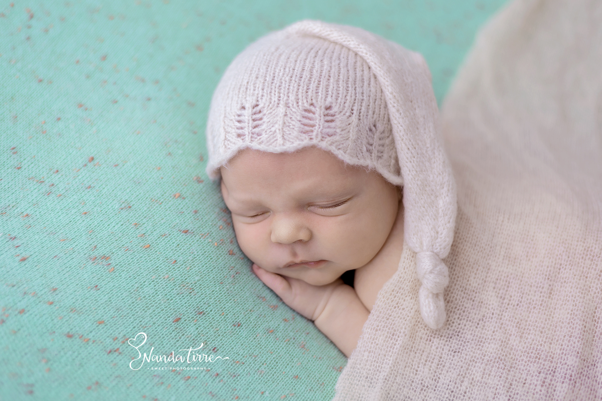 newborn-bebê-baby-fotografia-fotógrafo-foto-book-ensaio-fotográfico-estúdio-nanda-tirre-photo-maternidade-perinatal-cssj-mãe-pai-grávida-gravidez-gestante-gestação-rio-de-janeiro-rj-parto-amamentação-photography-photographer-RJ-recém-nascido-rio-recem