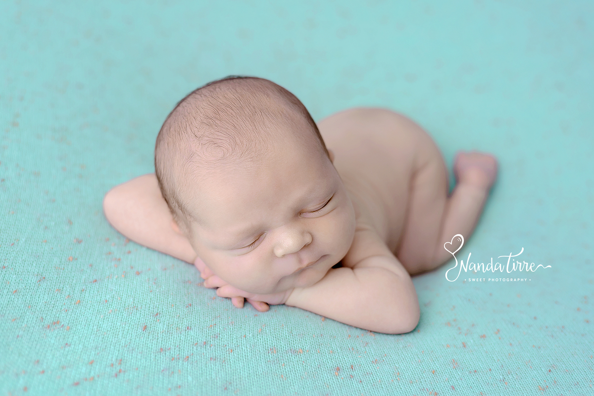 newborn-bebê-baby-fotografia-fotógrafo-foto-book-ensaio-fotográfico-estúdio-nanda-tirre-photo-maternidade-perinatal-cssj-mãe-pai-grávida-gravidez-gestante-gestação-rio-de-janeiro-rj-parto-amamentação-photography-photographer-RJ-recém-nascido-rio-recem