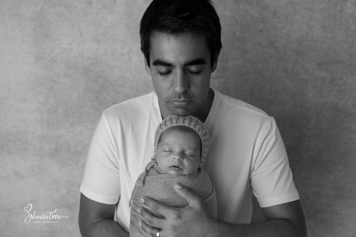 ensaio-newborn-recém-nascido-book-bebê-fotografia-foto-fotografo-teresopolis-rio de janeiro-rj-petropolis-maternidade-perinatal-hctco-nascimento-parto-itaipava-mãe-pai-nanda-tirre-friburgo-estúdio-sessão-fotográfica-fotográfico
