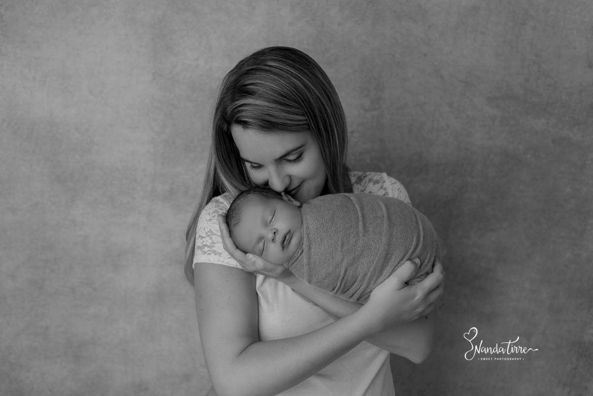 ensaio-newborn-recém-nascido-book-bebê-fotografia-foto-fotografo-teresopolis-rio de janeiro-rj-petropolis-maternidade-perinatal-hctco-nascimento-parto-itaipava-mãe-pai-nanda-tirre-friburgo-estúdio-sessão-fotográfica-fotográfico