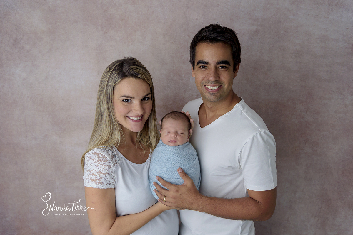 ensaio-newborn-recém-nascido-book-bebê-fotografia-foto-fotografo-teresopolis-rio de janeiro-rj-petropolis-maternidade-perinatal-hctco-nascimento-parto-itaipava-mãe-pai-nanda-tirre-friburgo-estúdio-sessão-fotográfica-fotográfico