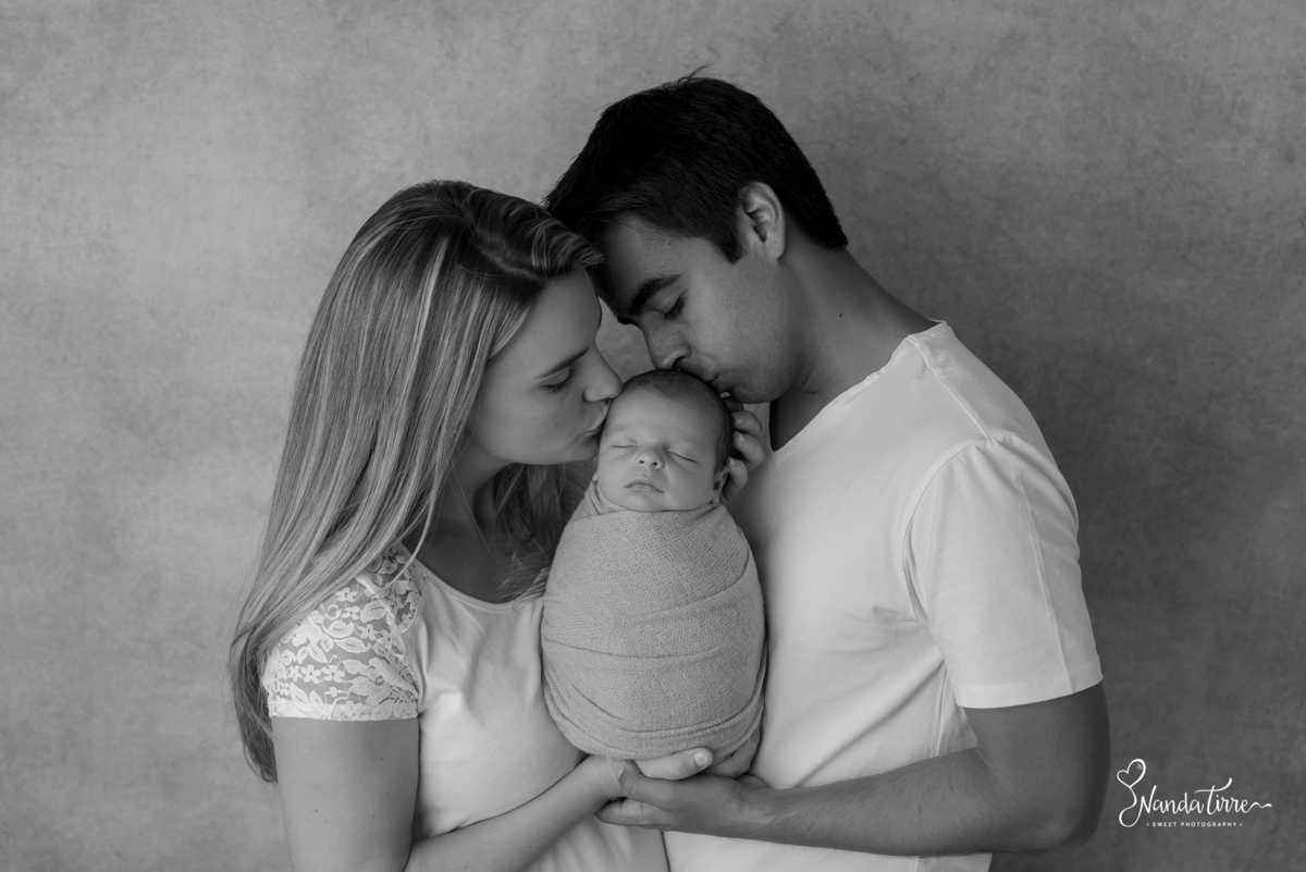 ensaio-newborn-recém-nascido-book-bebê-fotografia-foto-fotografo-teresopolis-rio de janeiro-rj-petropolis-maternidade-perinatal-hctco-nascimento-parto-itaipava-mãe-pai-nanda-tirre-friburgo-estúdio-sessão-fotográfica-fotográfico