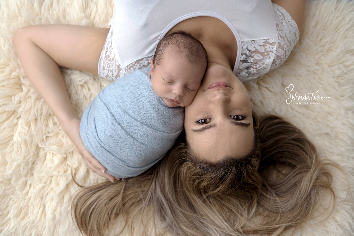 ensaio-newborn-recém-nascido-book-bebê-fotografia-foto-fotografo-teresopolis-rio de janeiro-rj-petropolis-maternidade-perinatal-hctco-nascimento-parto-itaipava-mãe-pai-nanda-tirre-friburgo-estúdio-sessão-fotográfica-fotográfico