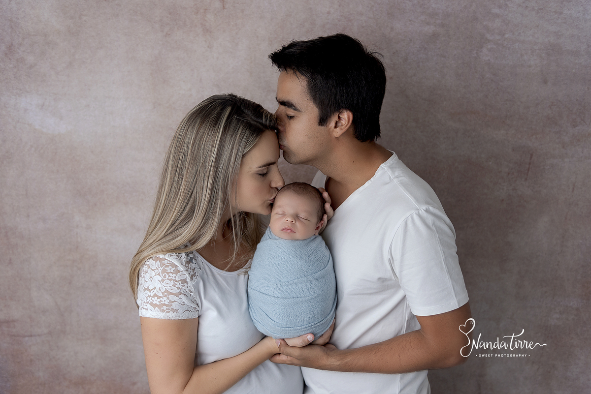 ensaio-newborn-recém-nascido-book-bebê-fotografia-foto-fotografo-teresopolis-rio de janeiro-rj-petropolis-maternidade-perinatal-hctco-nascimento-parto-itaipava-mãe-pai-nanda-tirre-friburgo-estúdio-sessão-fotográfica-fotográfico