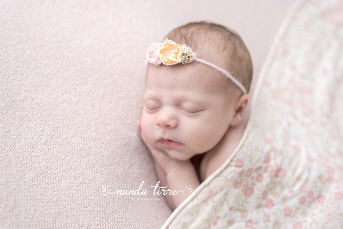 ensaio-newborn-recém-nascido-book-bebê-fotografia-foto-fotografo-teresopolis-rio de janeiro-rj-petropolis-maternidade-perinatal-hctco-nascimento-parto-itaipava-mãe-pai-nanda-tirre-friburgo-estúdio-sessão-fotográfica-fotográfico