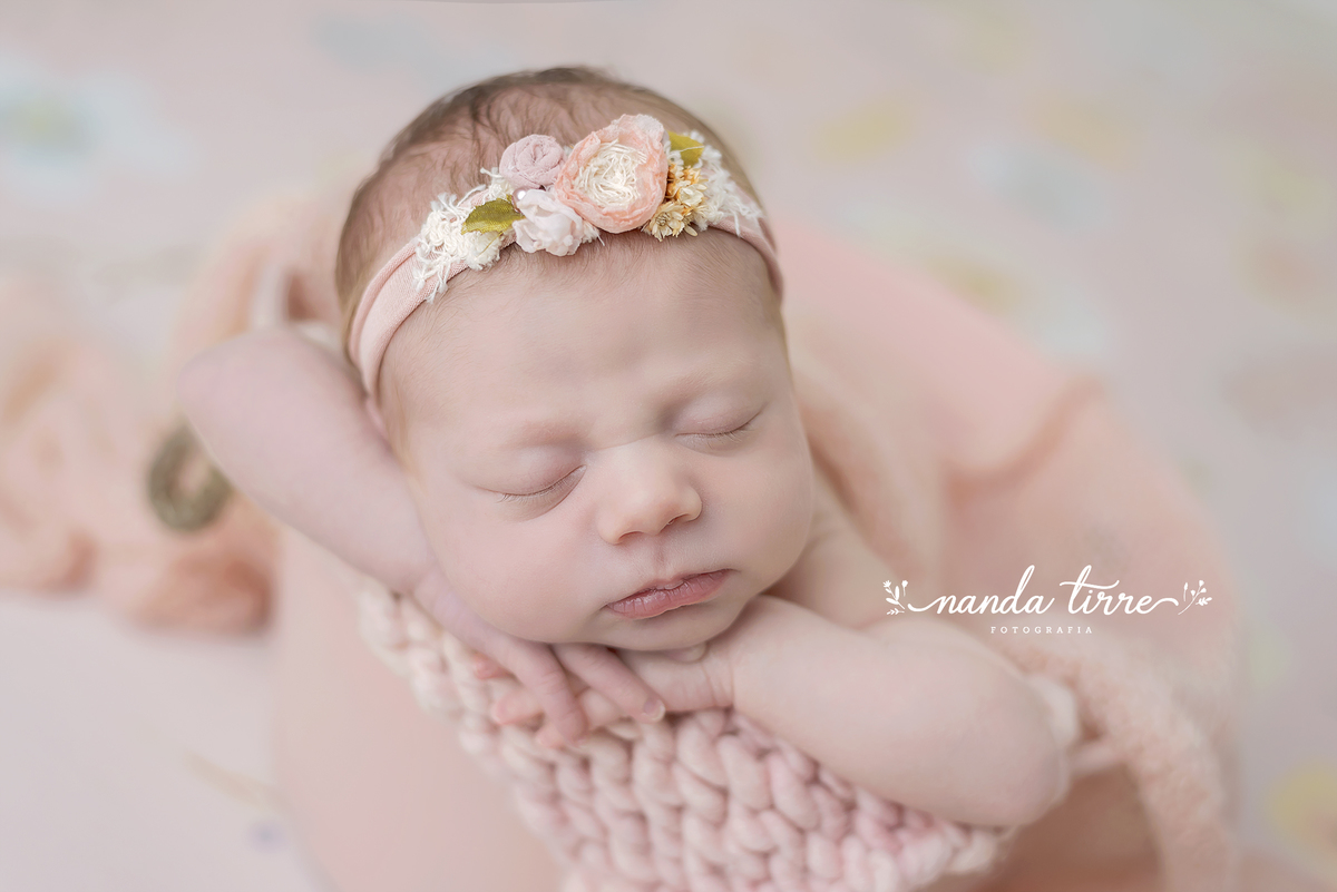 ensaio-newborn-recém-nascido-book-bebê-fotografia-foto-fotografo-teresopolis-rio de janeiro-rj-petropolis-maternidade-perinatal-hctco-nascimento-parto-itaipava-mãe-pai-nanda-tirre-friburgo-estúdio-sessão-fotográfica-fotográfico